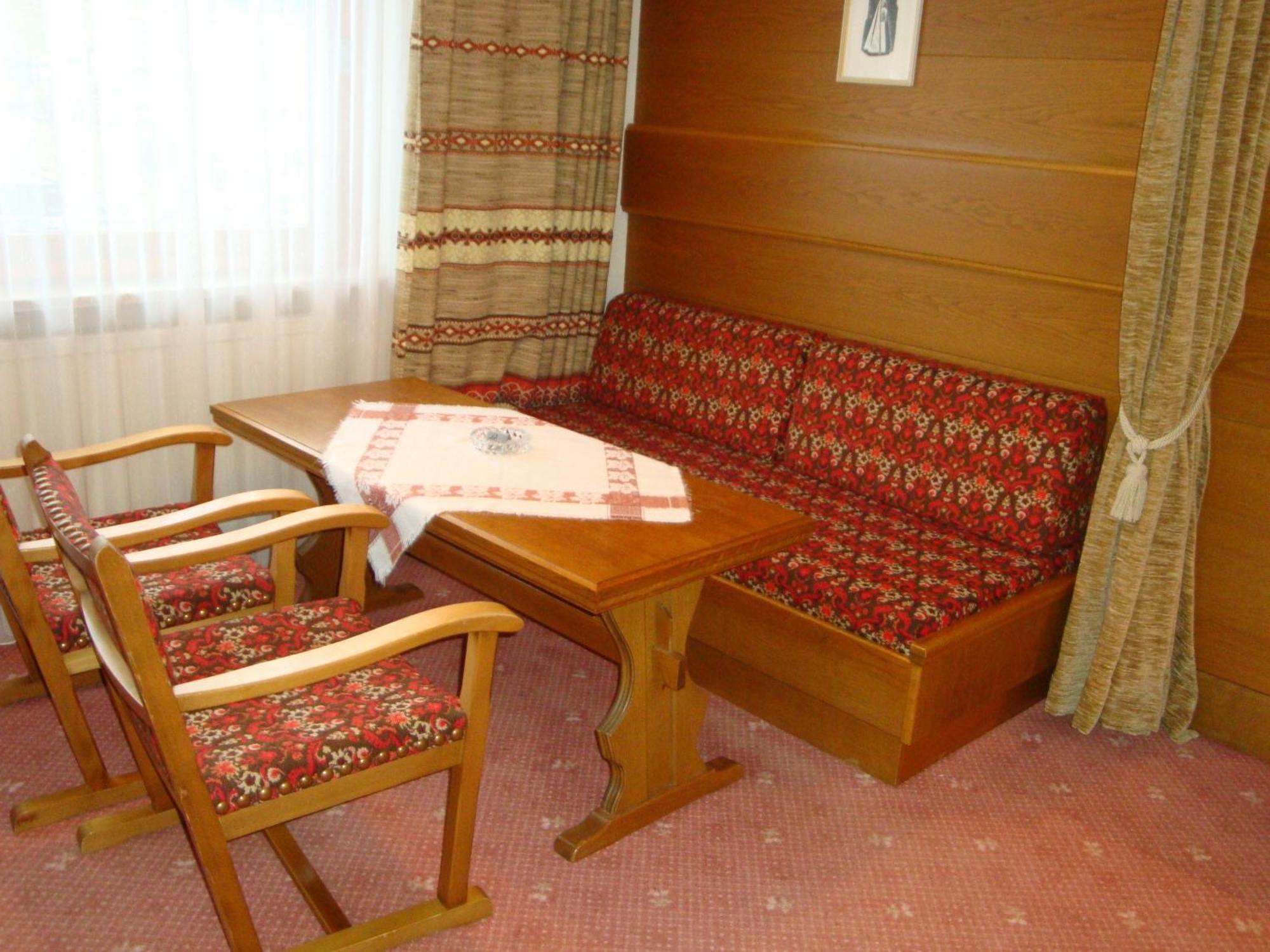 Hotel Garni Val-Sinestra ايشجل المظهر الخارجي الصورة