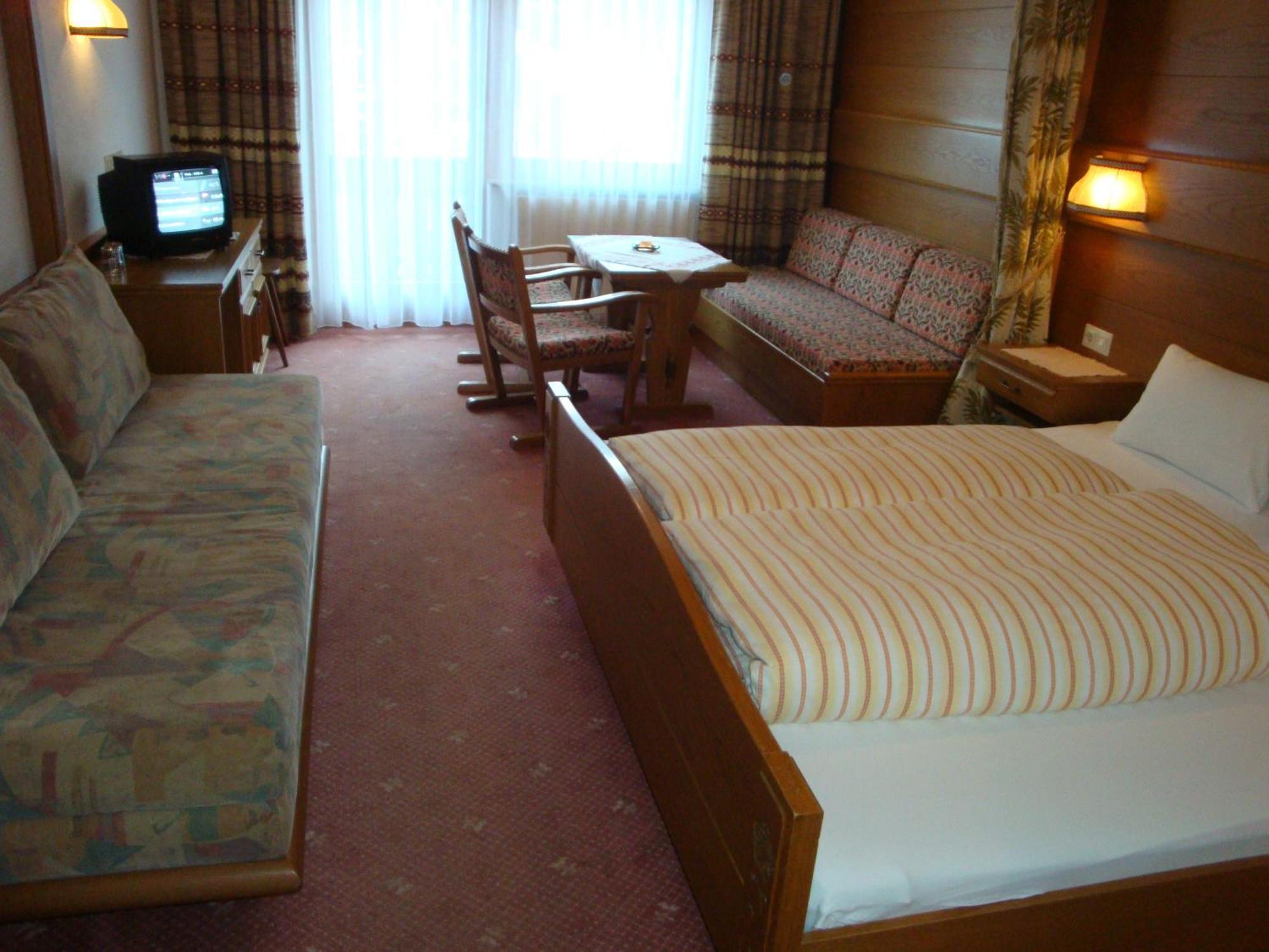 Hotel Garni Val-Sinestra ايشجل المظهر الخارجي الصورة